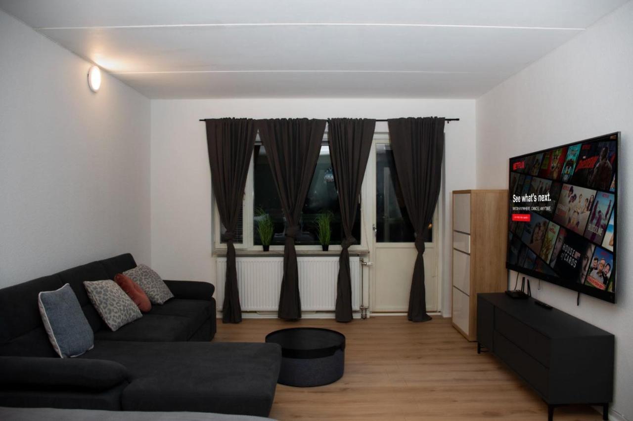 Entire Apartment Malmo 2 Bedrooms-Tv Lounge-Balcony المظهر الخارجي الصورة
